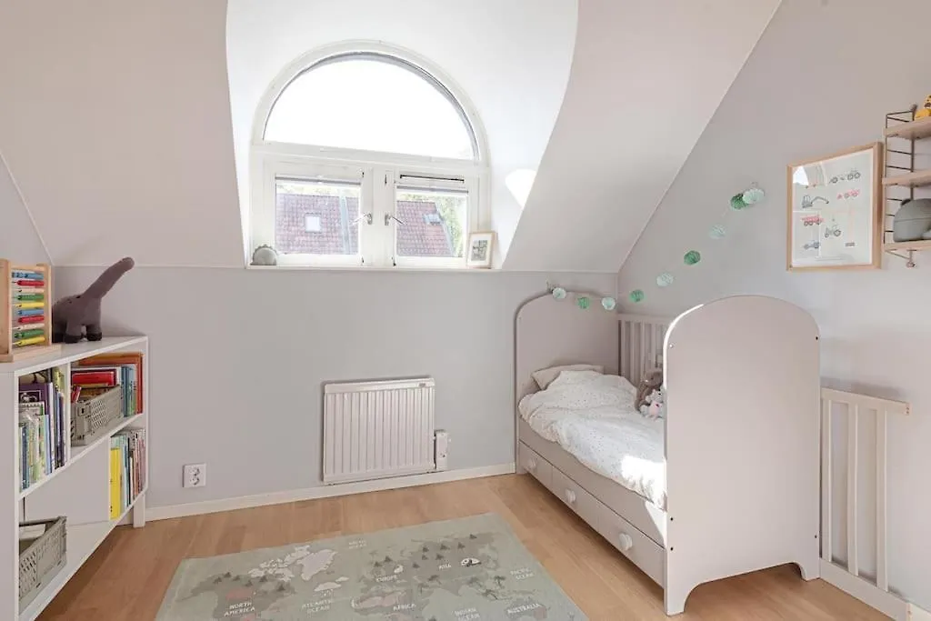 Villa Townhouse Med Bastu, 4 Vaningar Naera Liseberg Göteborg