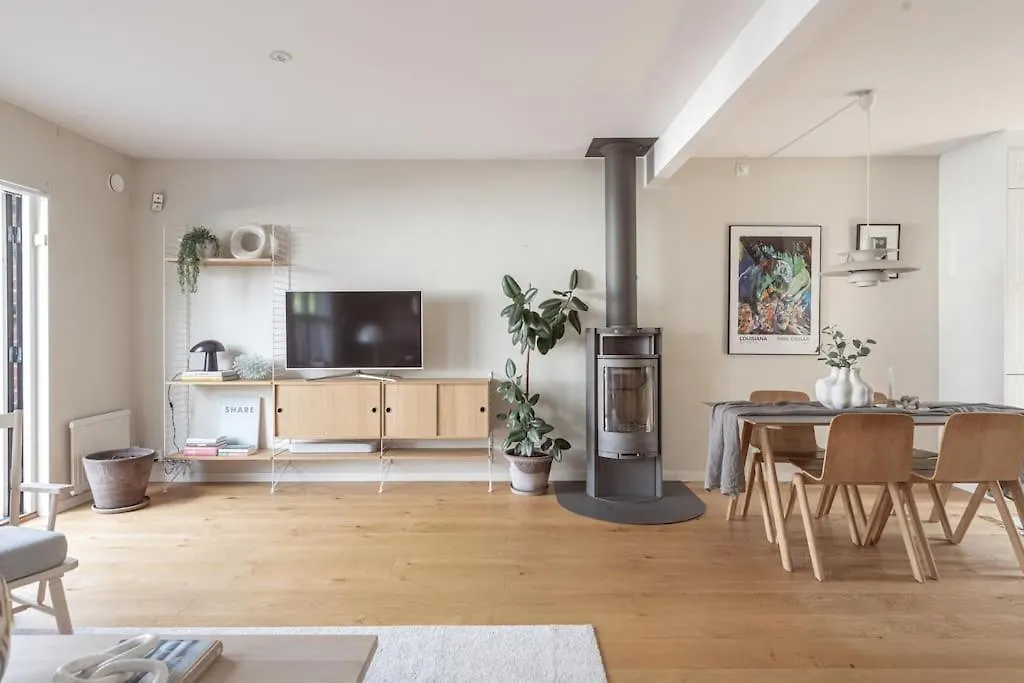 Townhouse Med Bastu, 4 Vaningar Naera Liseberg Göteborg Villa