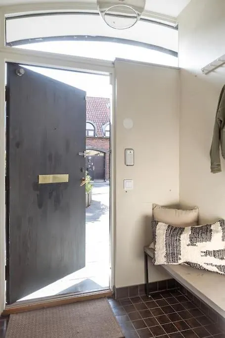 Townhouse Med Bastu, 4 Vaningar Naera Liseberg Göteborg 0*,  Schweden