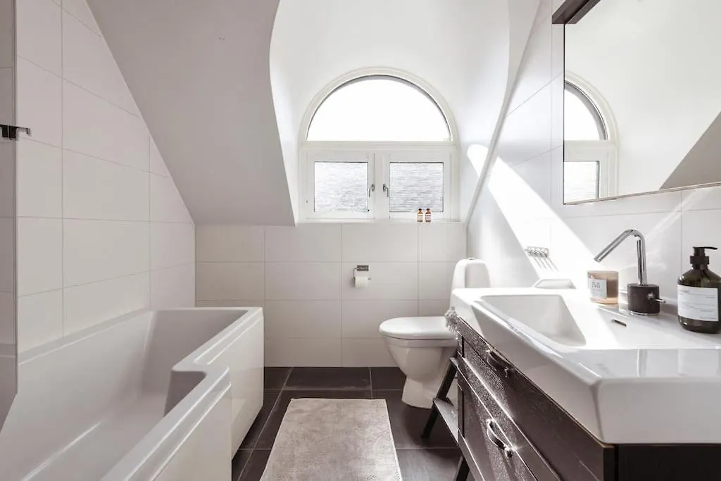 Townhouse Med Bastu, 4 Vaningar Naera Liseberg Göteborg Schweden
